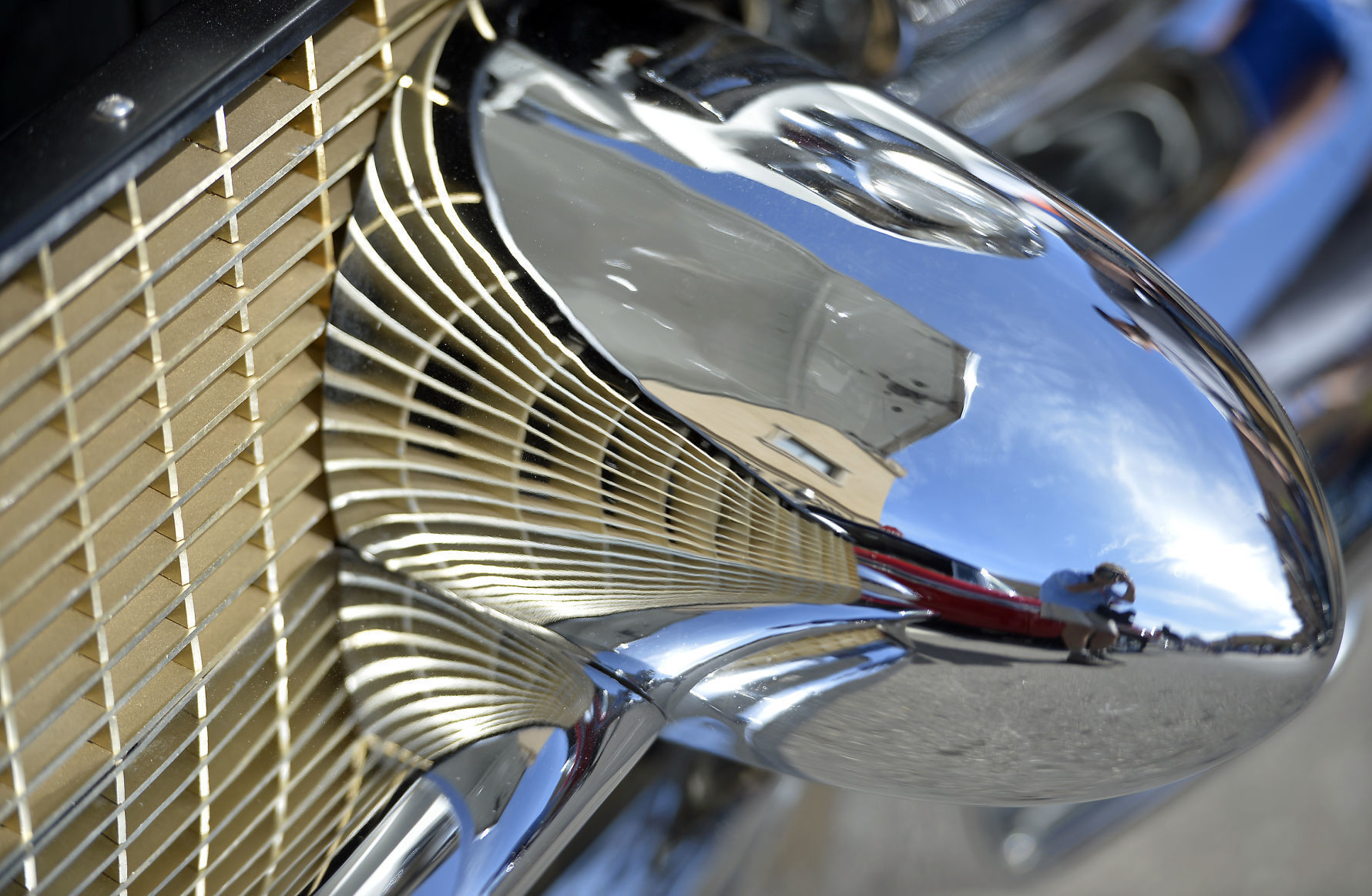 CLASSIC CRUISE IN CAR SHOW